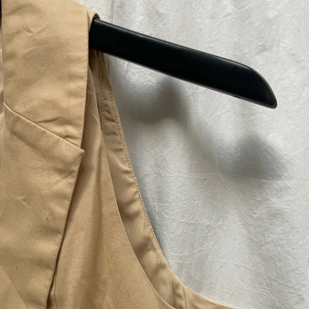 Avant-Garde Tan Blazer with Asymmetrical Design - Picture 5 of 7
